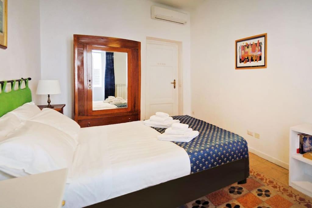 Near Colosseum By Varental 2Br + 1Sb روما المظهر الخارجي الصورة