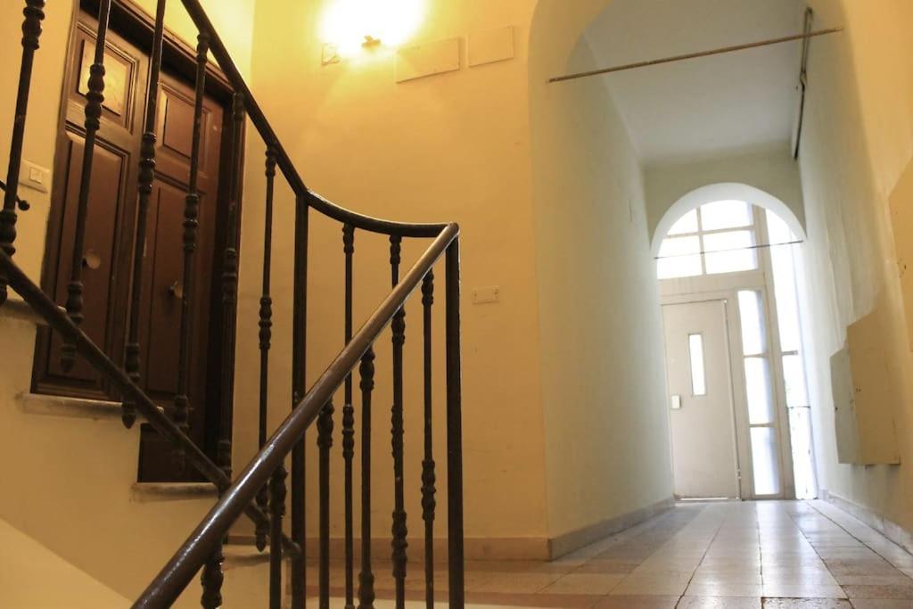 Near Colosseum By Varental 2Br + 1Sb روما المظهر الخارجي الصورة