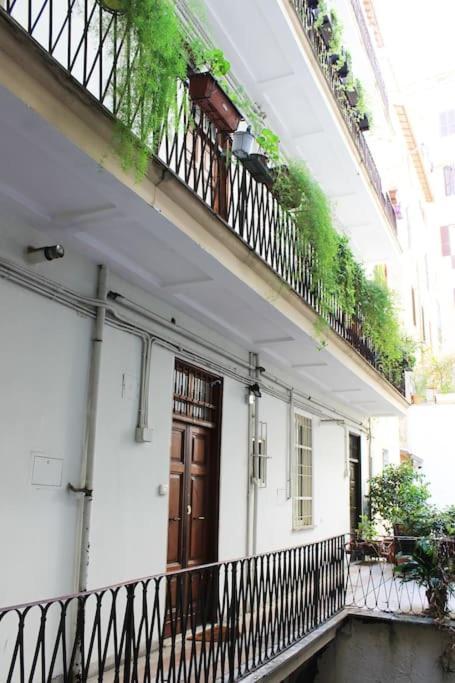 Near Colosseum By Varental 2Br + 1Sb روما المظهر الخارجي الصورة