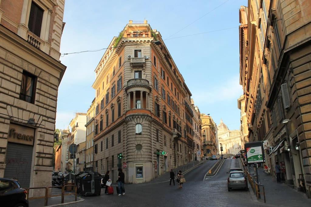 Near Colosseum By Varental 2Br + 1Sb روما المظهر الخارجي الصورة