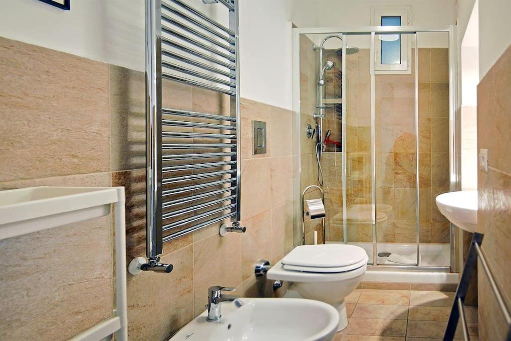 Near Colosseum By Varental 2Br + 1Sb روما المظهر الخارجي الصورة